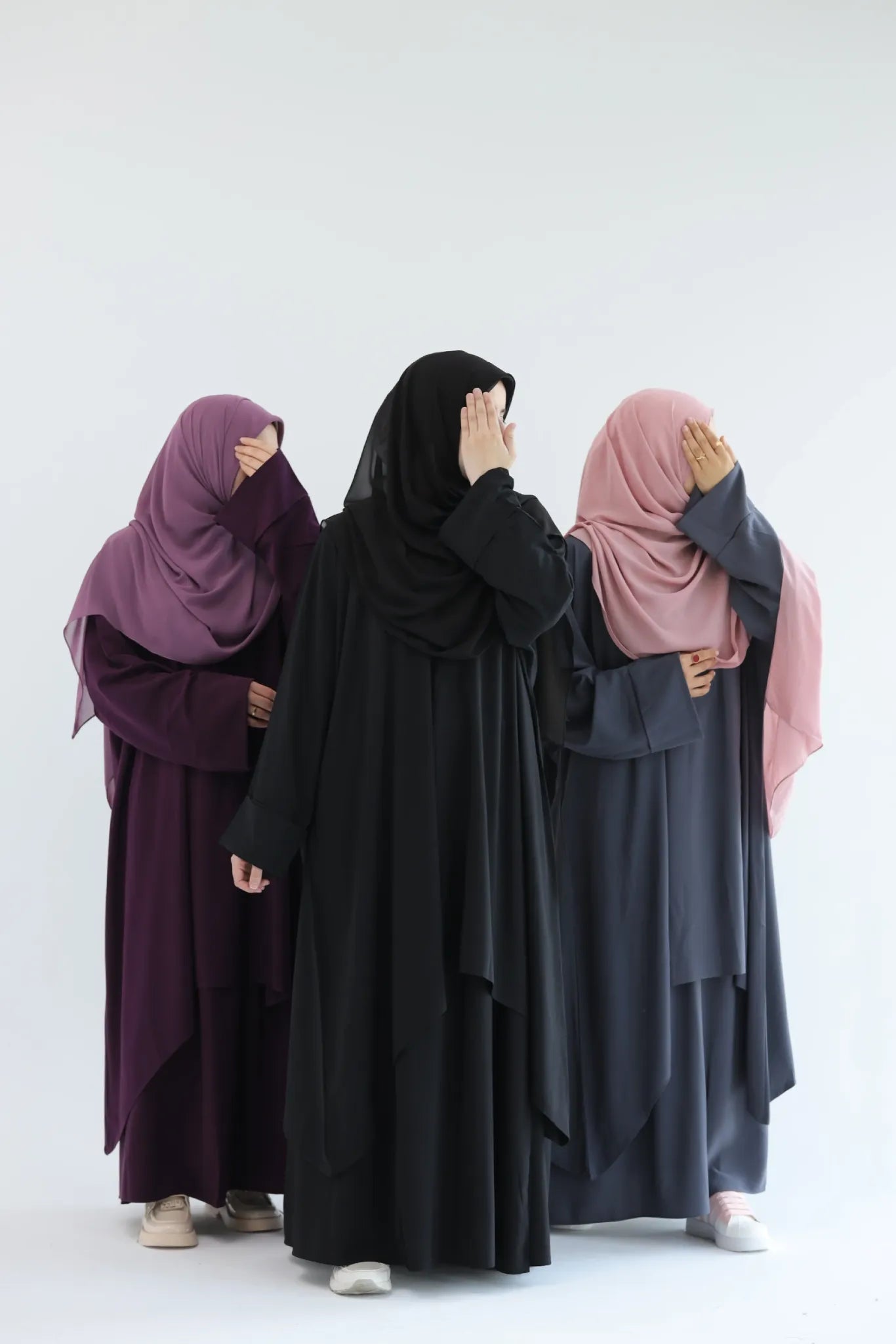 ادناء فراشه