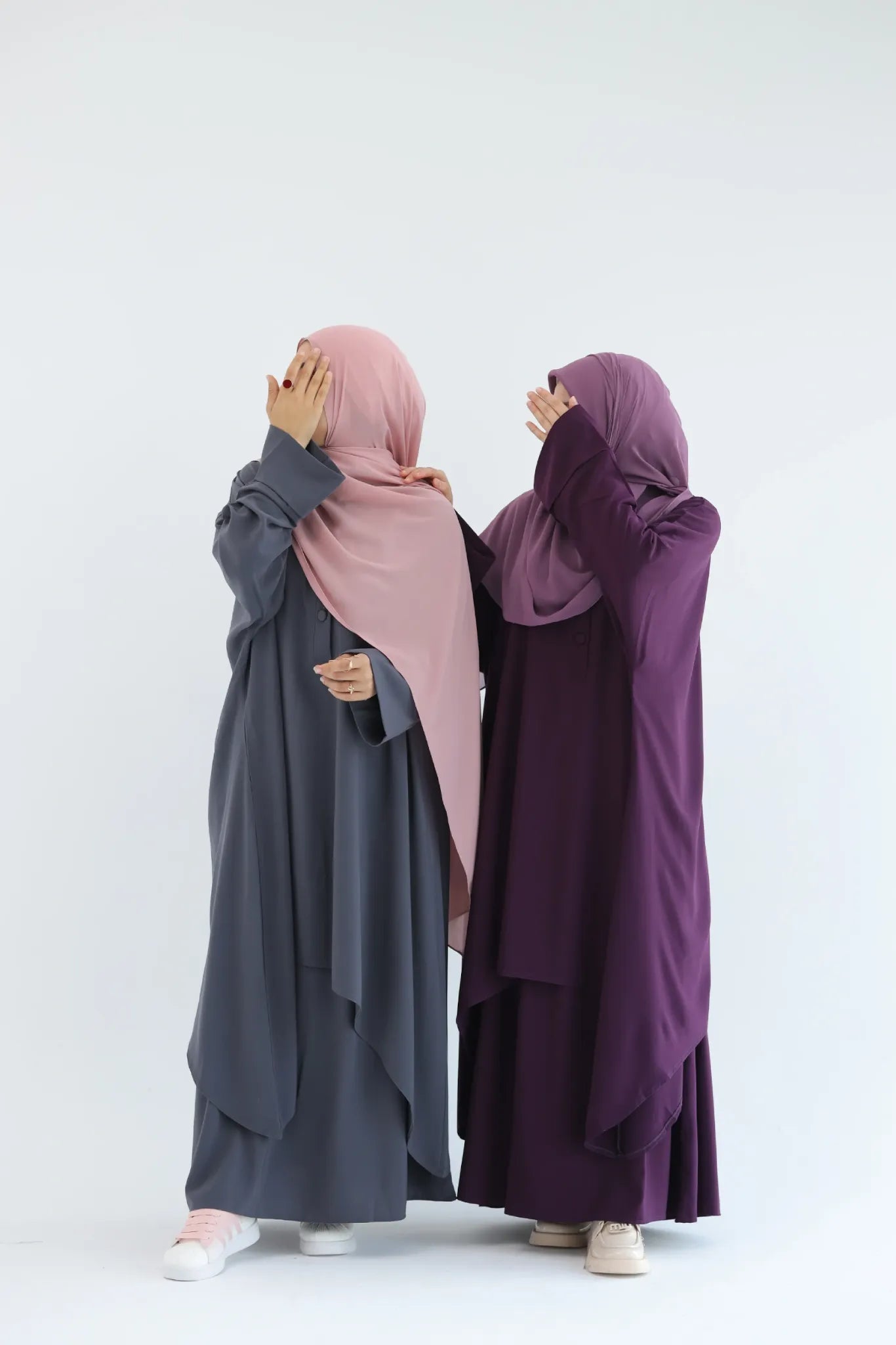 ادناء فراشه